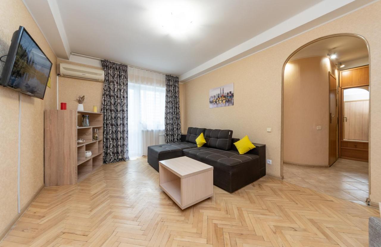 1 Bedroom Apart Near Metro Pecherska Kyiv Exterior photo
